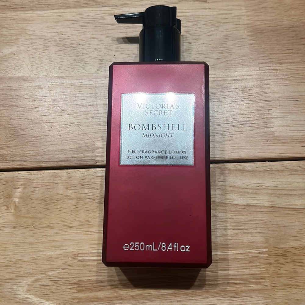Bombshell midnight lotion Victoria’s Secret limited edition ❤️✨🤍NWT